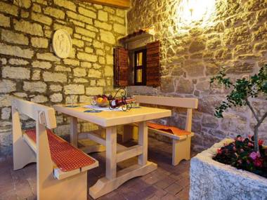 Cozy holiday home with heated pool near Lim Bay and 10 km from Vrsar and beach