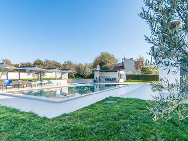 Beautiful Villa in Vrsar with Swimming Pool