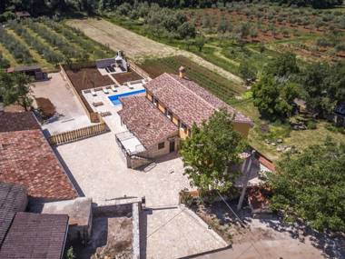 New and very comfortable and nice decorated villa with pool for 8-10 people