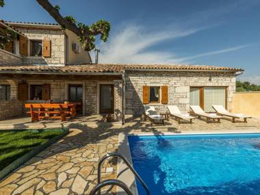 Beautiful holiday home with private pool 5 km away from Lim Fjord