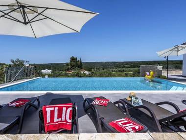 Luxury villa with infinity swimming pool outdoor jacuzzi and garden 