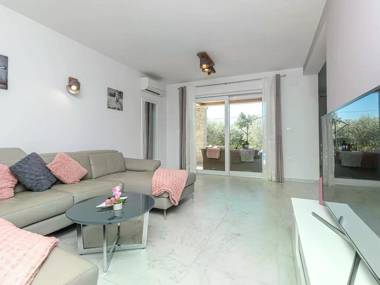 Modern newly built Villa in a beautiful location with private pool and  garden