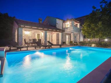 Roofed Villa in Istria with Private Pool and Garden