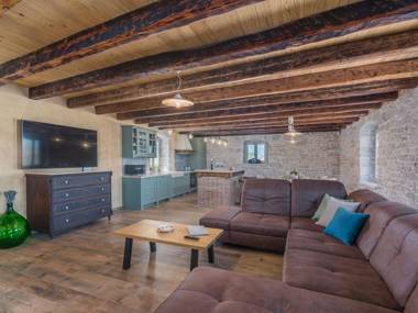 Renovated stone villa in Istrian style with private pool and whirlpool