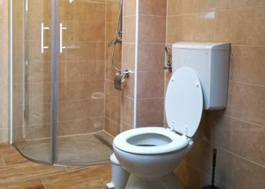 All New Seafront Apartment Yvonne Sleeps 5