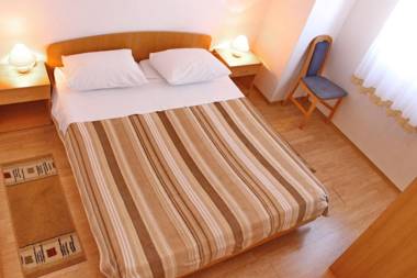 Apartments Remi - 300m from sea