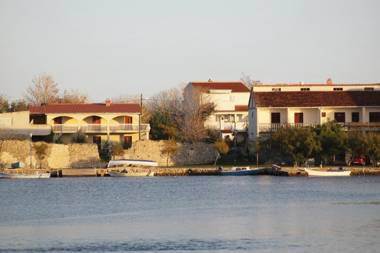 Apartments and rooms with parking space Nin Zadar - 5805