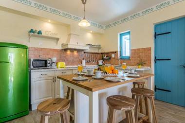 Villa Spirini Dvori for relaxation & fun