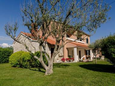 Beautiful three bedroom apartment with a yard and terrace - Apartment Zoranica I - AE1405