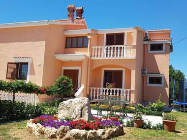 Spacious first floor apartment with common garden BBQ and children's play area