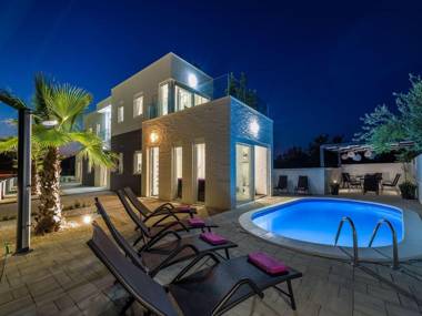 Modern Villa in Zaton with Swimming Pool