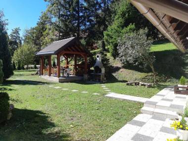 Detached house at 100m distance of the lake surrounded by beautiful nature and with BBQ