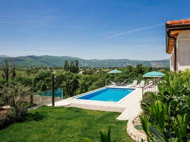Splendid villa with heated pool beautiful covered terrace with panoramic view