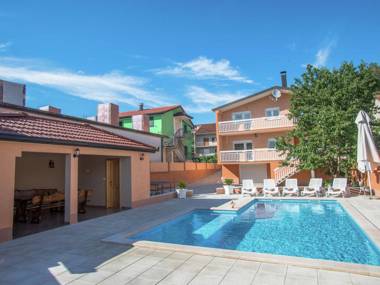 Modern Holiday Home in with Private Pool