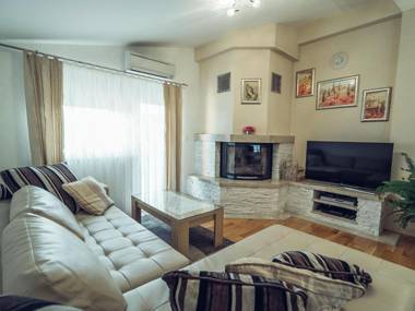 Modern Holiday Home in with Private Pool