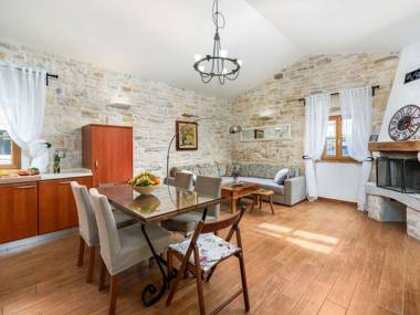 Lovely stone house with private swimming  pool !