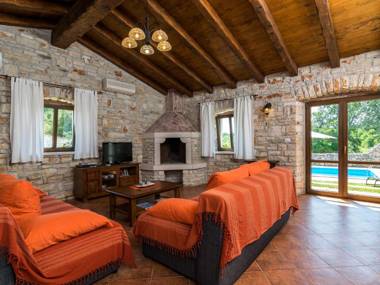 Elegant Villa in Istria with Outdoor Pool