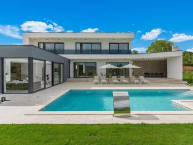 New and modern villa with private pool and jacuzzi in central Istria