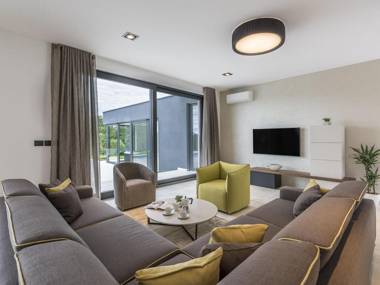 New and modern villa with private pool and jacuzzi in central Istria