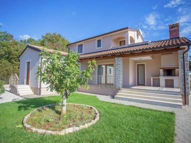 Ideal destination for summer holiday in the countryside and near the sea