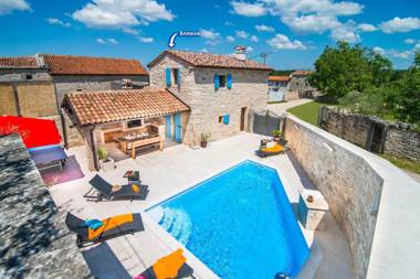 Villa Fumica by Villa Plus