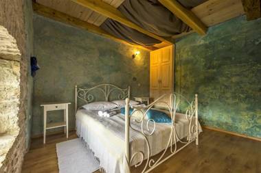 Attractive Stone Villa M-Mate with Pool - Privacy Guaranteed