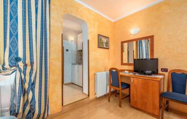 Apartments and Rooms Laura