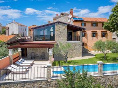 Holiday home with pool for 7 people in a small picturesque town Zamask