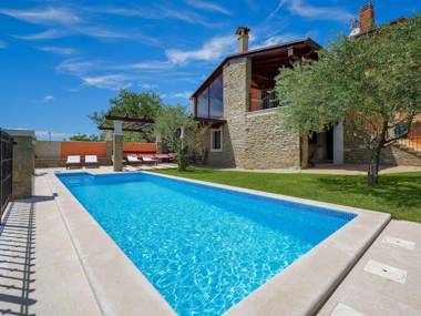 Holiday home with pool for 7 people in a small picturesque town Zamask