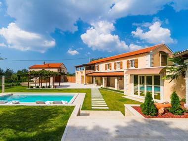 Villa Viscum with large Garden