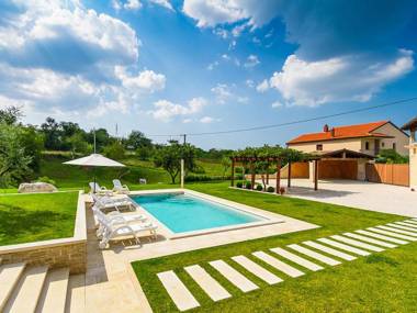 Villa Viscum with large Garden