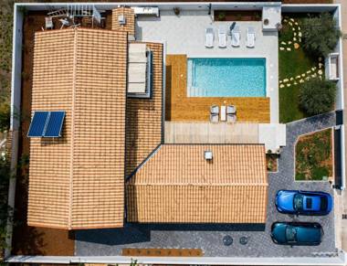 Modern Villa with 4 bedrooms and pool near Pula