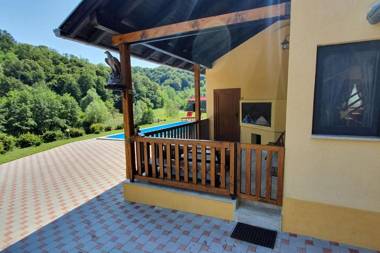 VILA LASOVIC + POOL + JACUZZI + SAUNA