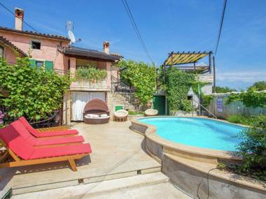 Authentic stone holiday house with private pool and very nice location in Istria