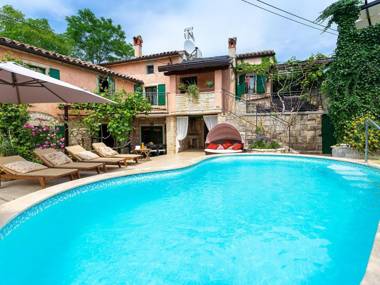 Authentic stone holiday house with private pool and very nice location in Istria