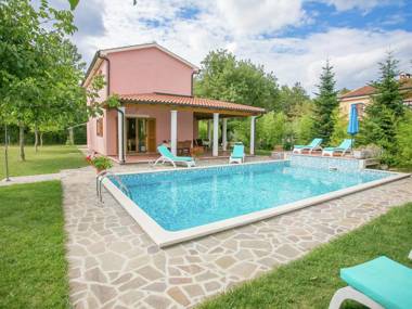 Holiday house with pool gym and sauna for 8 people  25 km from Rovinj