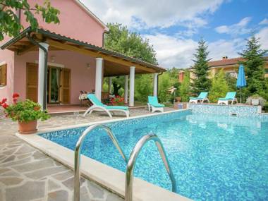 Holiday house with pool gym and sauna for 8 people 25 km from Rovinj
