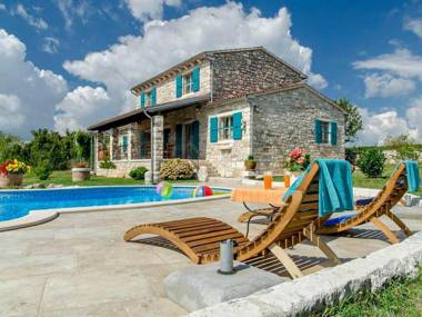 Traditonal stone villa for 9 people with pool in Central Istria