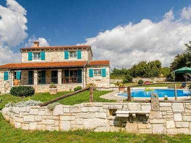 Traditonal stone villa for 9 people with pool in Central Istria