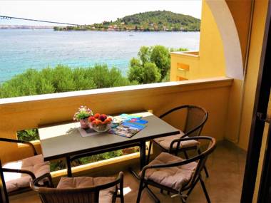 Apartment by the sea and with beautiful view 2 bedrooms 4 persons