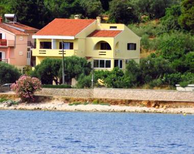Apartment for 5 persons by the sea and with beautiful view