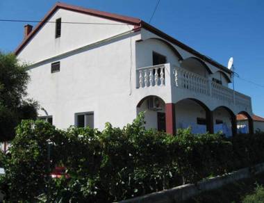 Apts Miljenko - 100 m from the beach