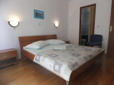 Apartment Maja - big apartment with terrace and grill