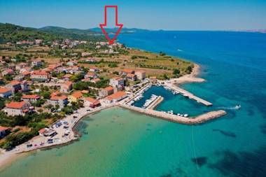 Apartment Neven - economic apartment close to sea