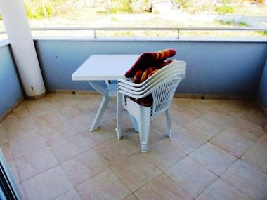 2 bedrooms appartement at Vrsi 350 m away from the beach with enclosed garden