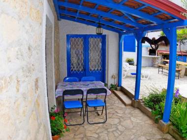 Holiday villa with private pool in authentic agricultural and fishing village Rakalj