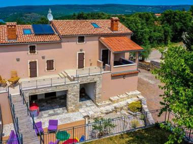 Peaceful Villa in Rakalj with Swimming Pool