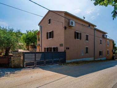 Peaceful Villa in Rakalj with Swimming Pool