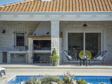 Spacious Villa for up to 8 persons with private pool garden BBQ A C