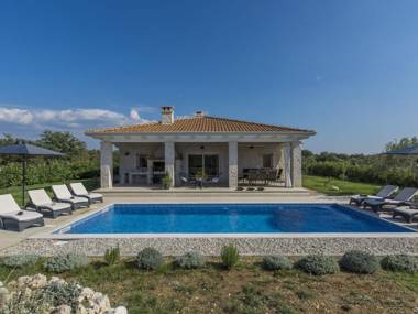 Spacious Villa for up to 8 persons with private pool garden BBQ A C